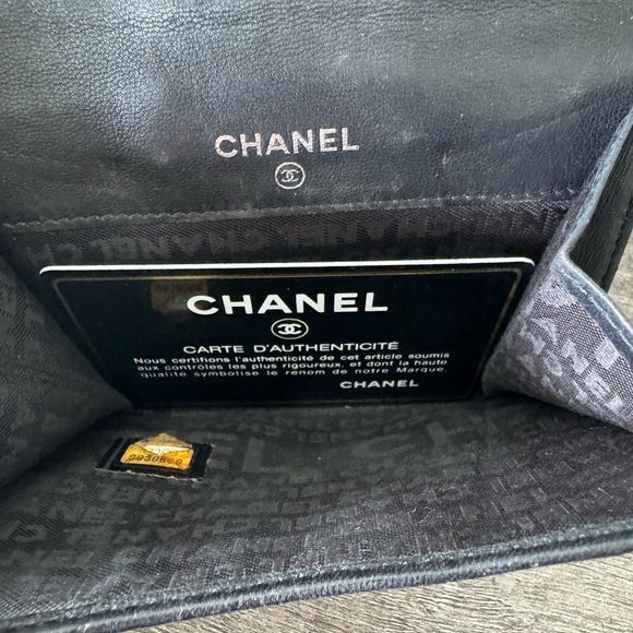 Chanel Icon Quilted Compact Wallet 🖤 - Picture 2 of 10